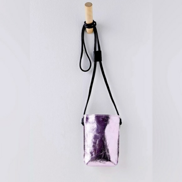 Free People Handbags - FREE PEOPLE Gillter Damsel Crossbody